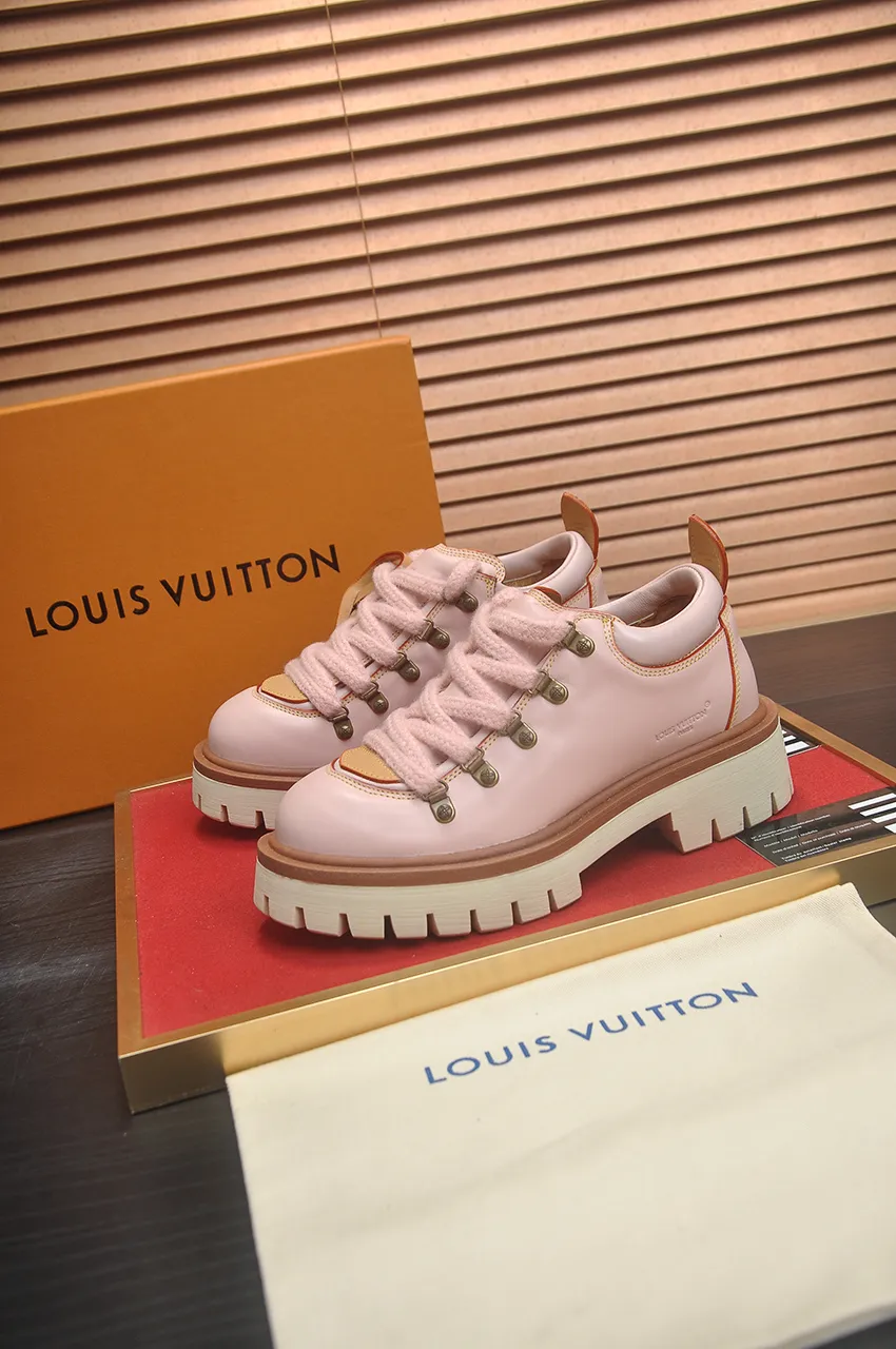 Men's shoes 💰660💶 LV Louis Vuitton 2025 autumn and winter new couple's new style, the original version is developed one to one, retro fashion, handsome and cool mountaineering derby shoes are out of stock 👍 💎 Material: imported first-layer cowhide 💎 Lining: imported lambskin 💎 Outsole: original molded TR non-slip sole 💎 Bottom height: 3.5cm 💎 Shoe size: 35-45 for both men and women